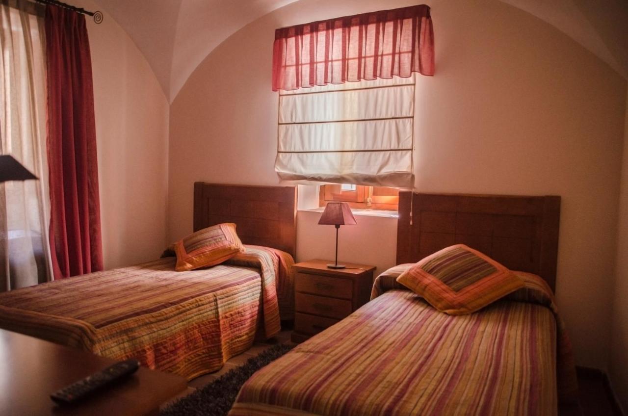Casa Sierpes Apartman Caces Szoba fotó