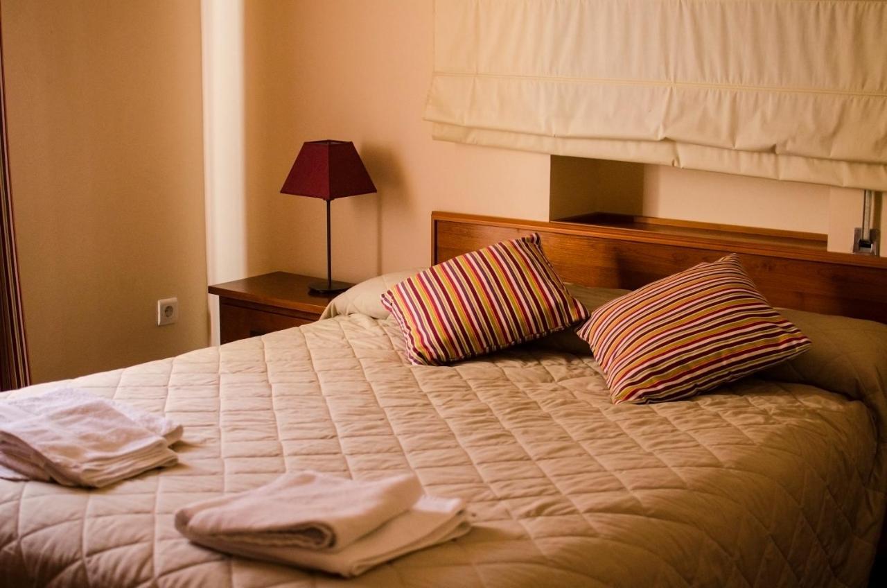 Casa Sierpes Apartman Caces Szoba fotó
